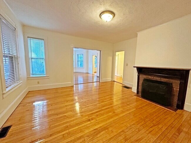 Primary Photo - 11 Highland Park