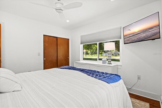 Building Photo - 2587 Ringling Blvd