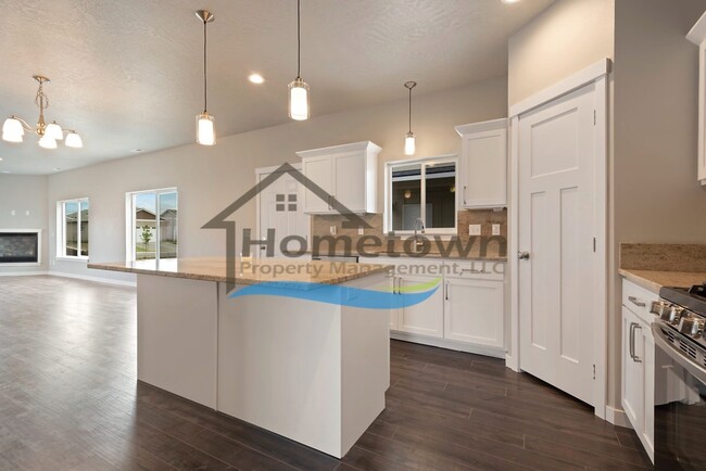 Building Photo - Very Nice Craftsman 3 Bedroom 2.5 Bathroom...