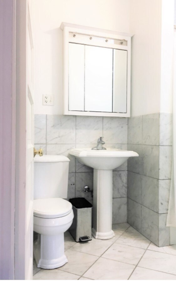 Building Photo - 12 Oliver Rd