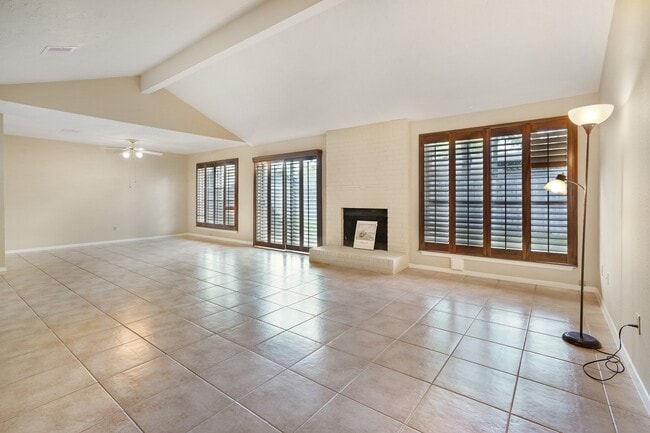 Building Photo - 3203 Silver Falls Dr