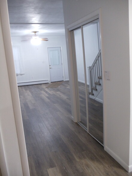 Building Photo - 376 Miller St