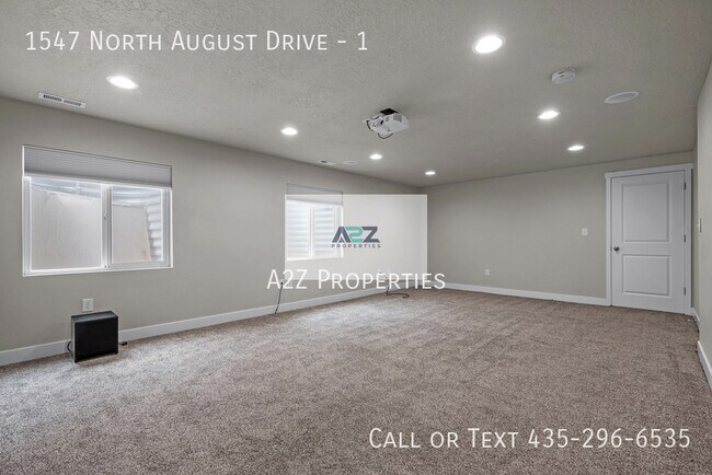 Building Photo - 1547 N August Dr