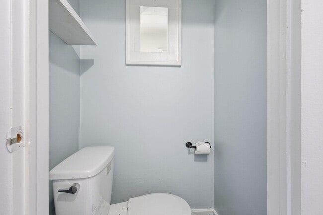 Building Photo - 314 W Muir Ave