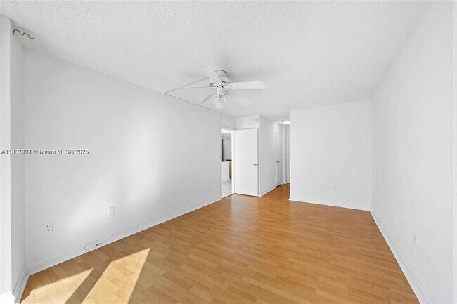 Building Photo - 1228 West Ave