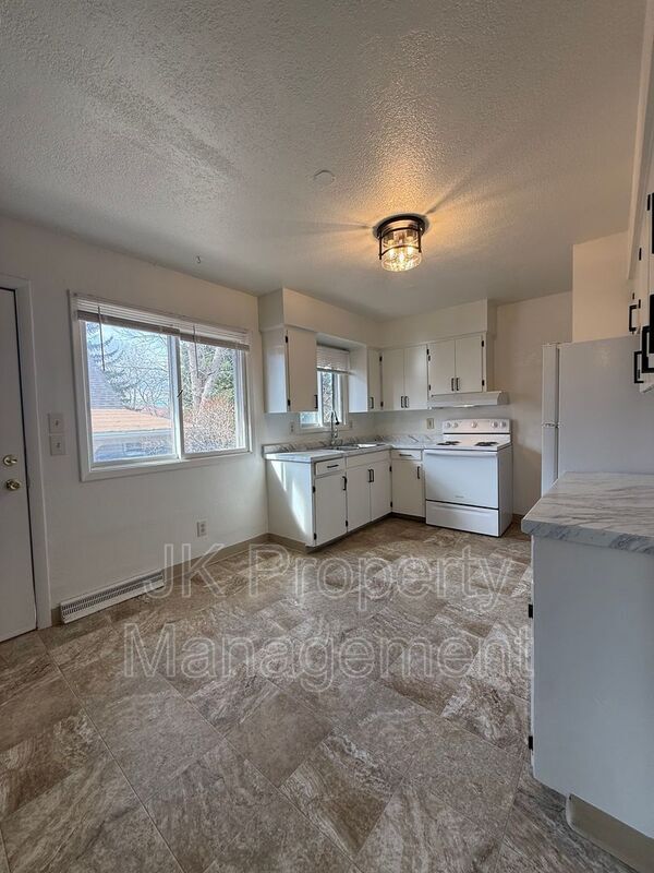 Building Photo - 3108 9th Ave N