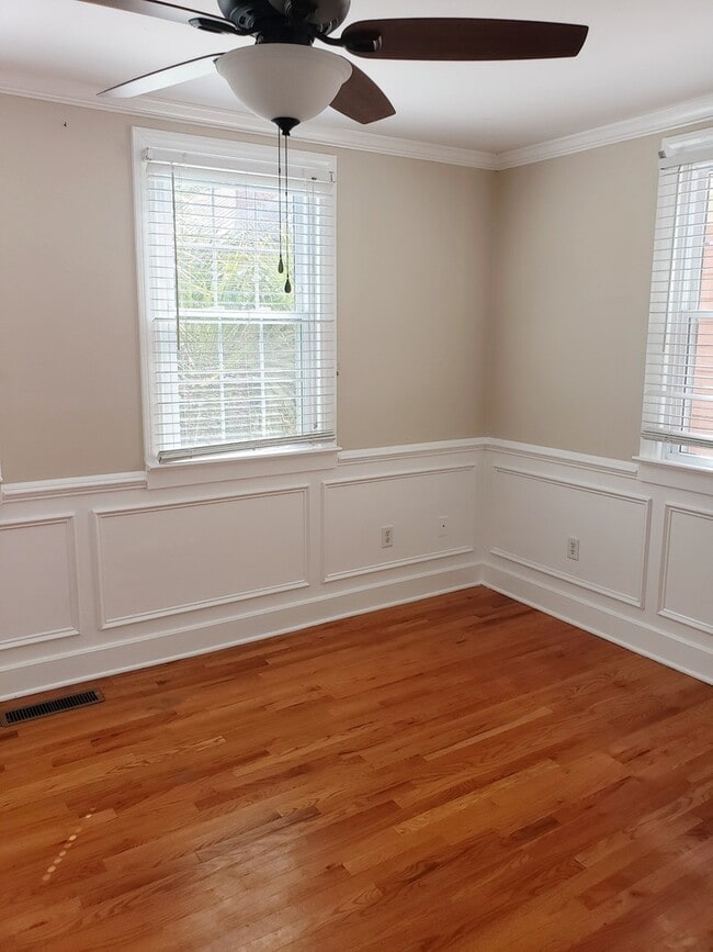 Building Photo - 4 Bedroom - 2 Bath - Great Location