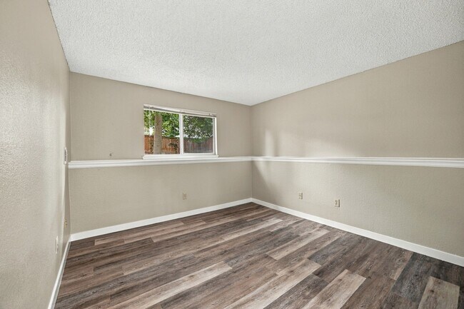 Building Photo - 9333 Cattail Ct