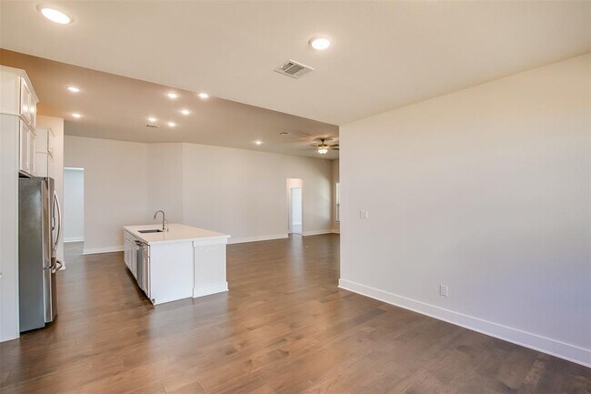 Building Photo - 2900 Miletto Dr