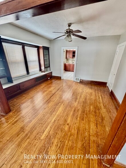 Building Photo - 8225 Rosewood Ave