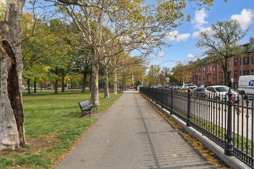 Building Photo - 764 E 3rd St