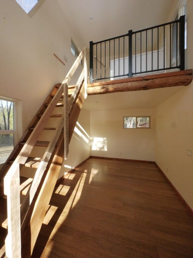 Building Photo - 916 Simpson Rd