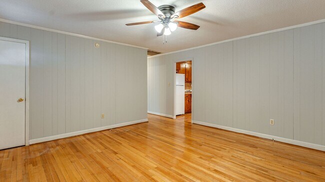Building Photo - 3 Bedroom 1.5 Bath House in Hobcaw Point - Mount Pleasant