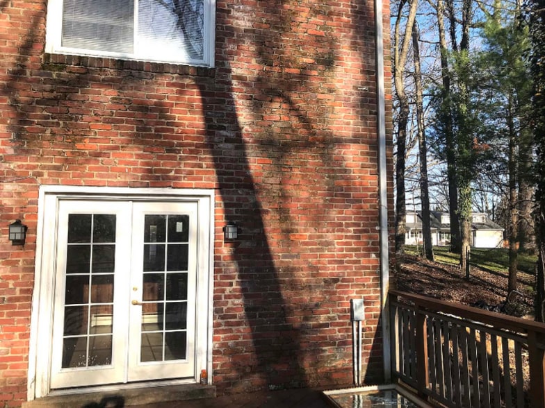 Building Photo - 44334 Village Dr