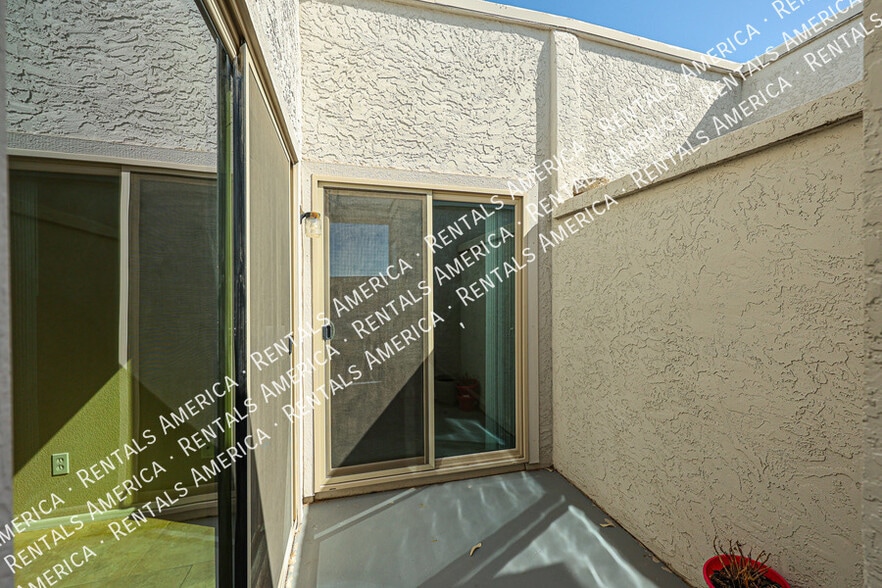 Building Photo - 10815 W Northern Ave