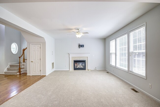 Building Photo - 2103 Templeton Gap Dr