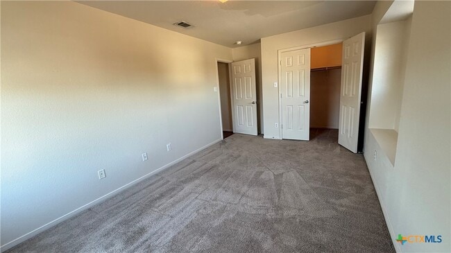 Building Photo - 2400 Price Dr