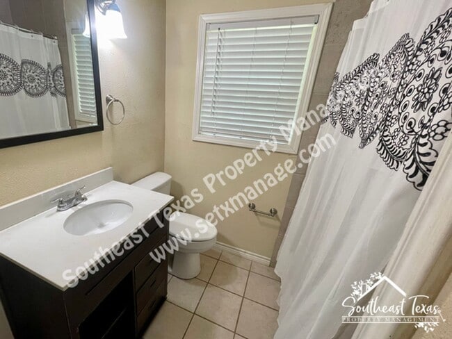 Building Photo - Cute Home in Lumberton, TX!