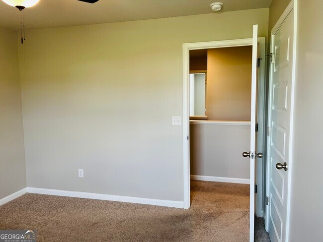 Building Photo - 19 White Spruce Wy