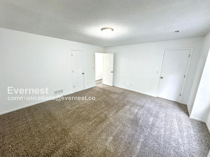 Building Photo - 1300 NW Willow Dr