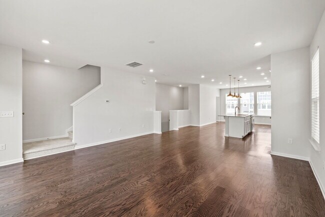 Building Photo - 1039 Commack Dr