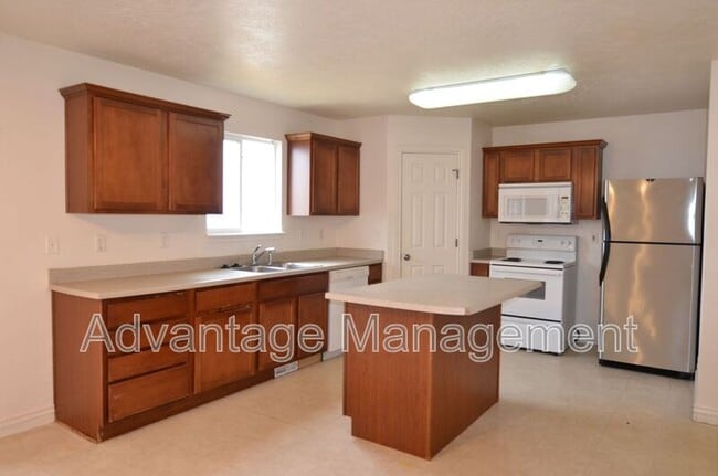 Building Photo - 4044 S Lake Vista Dr