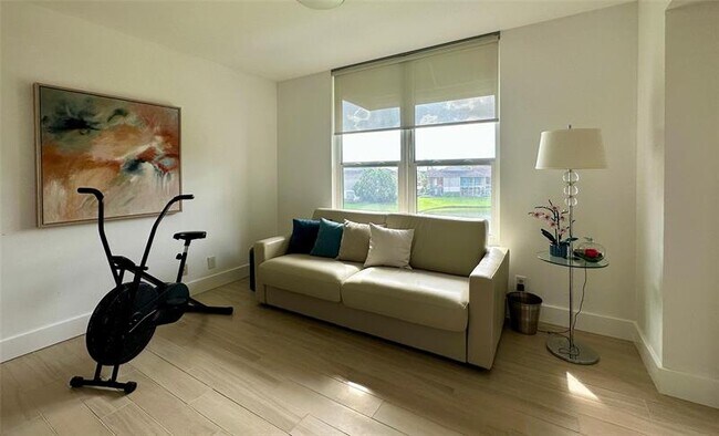 Building Photo - 7582 Regency Lake Dr