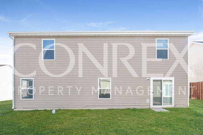 Building Photo - 2111-2112 12 Oaks Dr