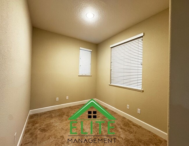 Building Photo - 2104 Westmeath Way