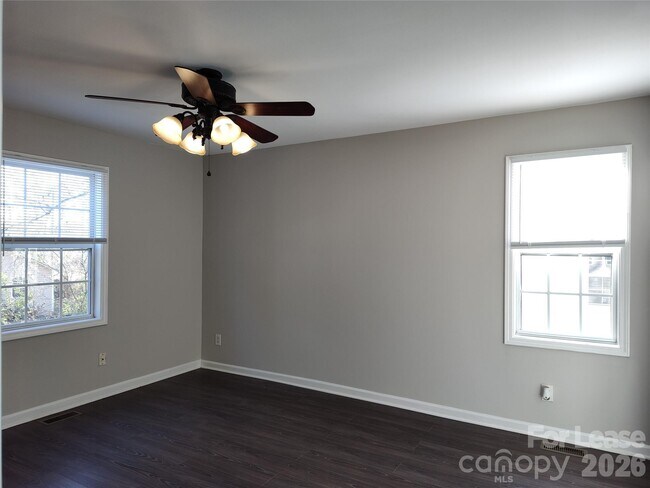 Building Photo - 2831 Mayfair Ave