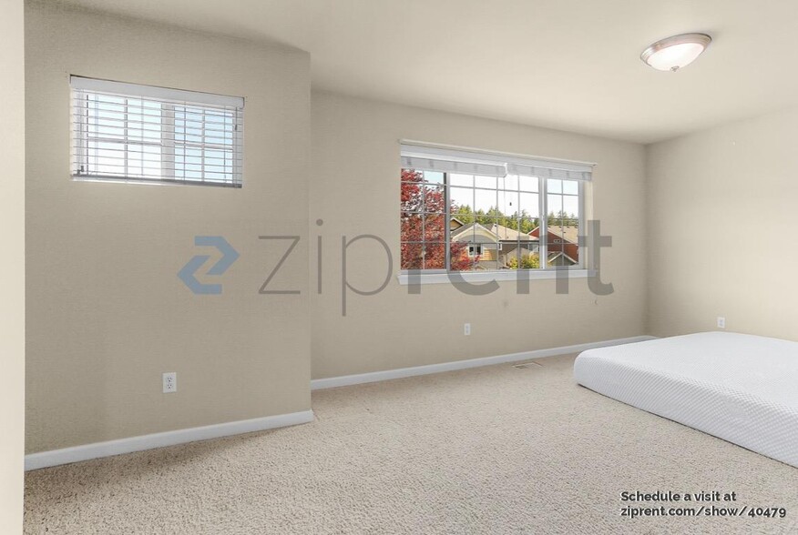 Building Photo - 7625 Kodiak Ave NE