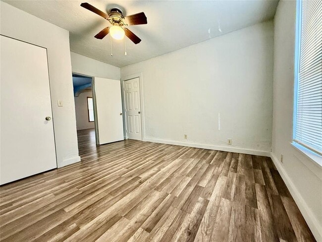 Building Photo - 1013 W 3rd St