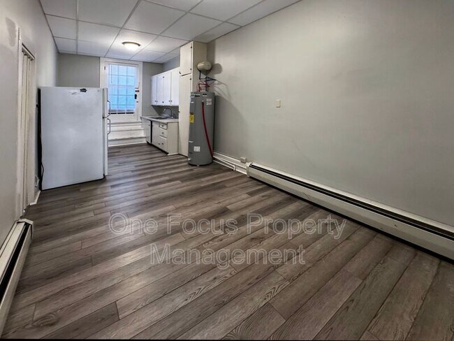 Building Photo - 109 1/2 E Main St