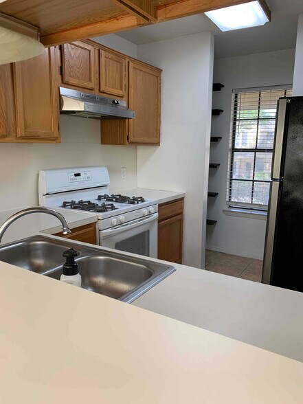 Building Photo - 11901 Swearingen Dr