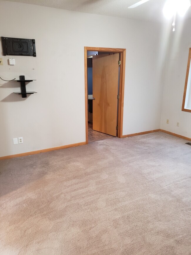 First Floor Master door to full bath - 4523 State Line Rd