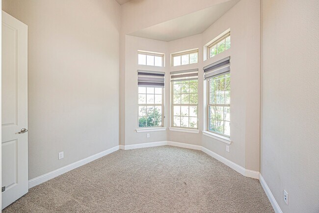 Building Photo - 923 Touchstone Rd