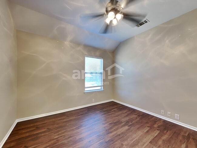 Building Photo - 2844 S Serrano