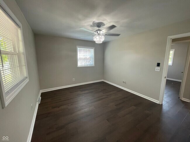 Building Photo - 1416 Miami Ct S