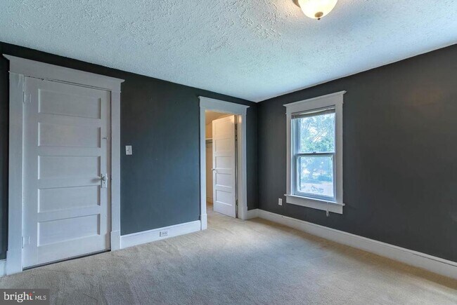 Building Photo - 405 Porter Ave