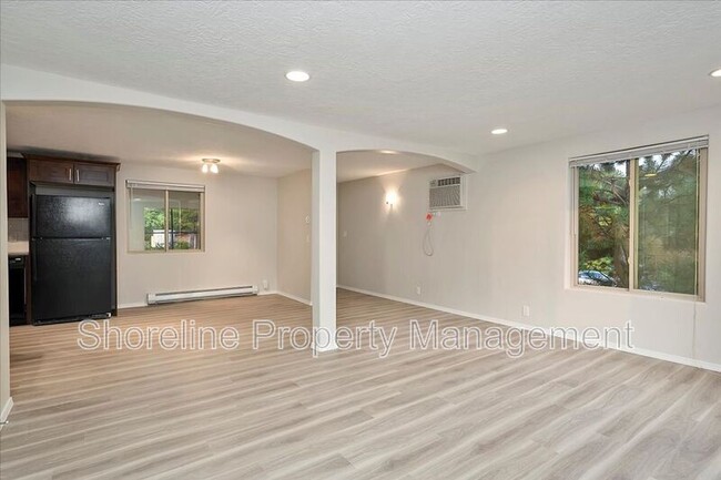 Building Photo - 2111 Brittany Ln