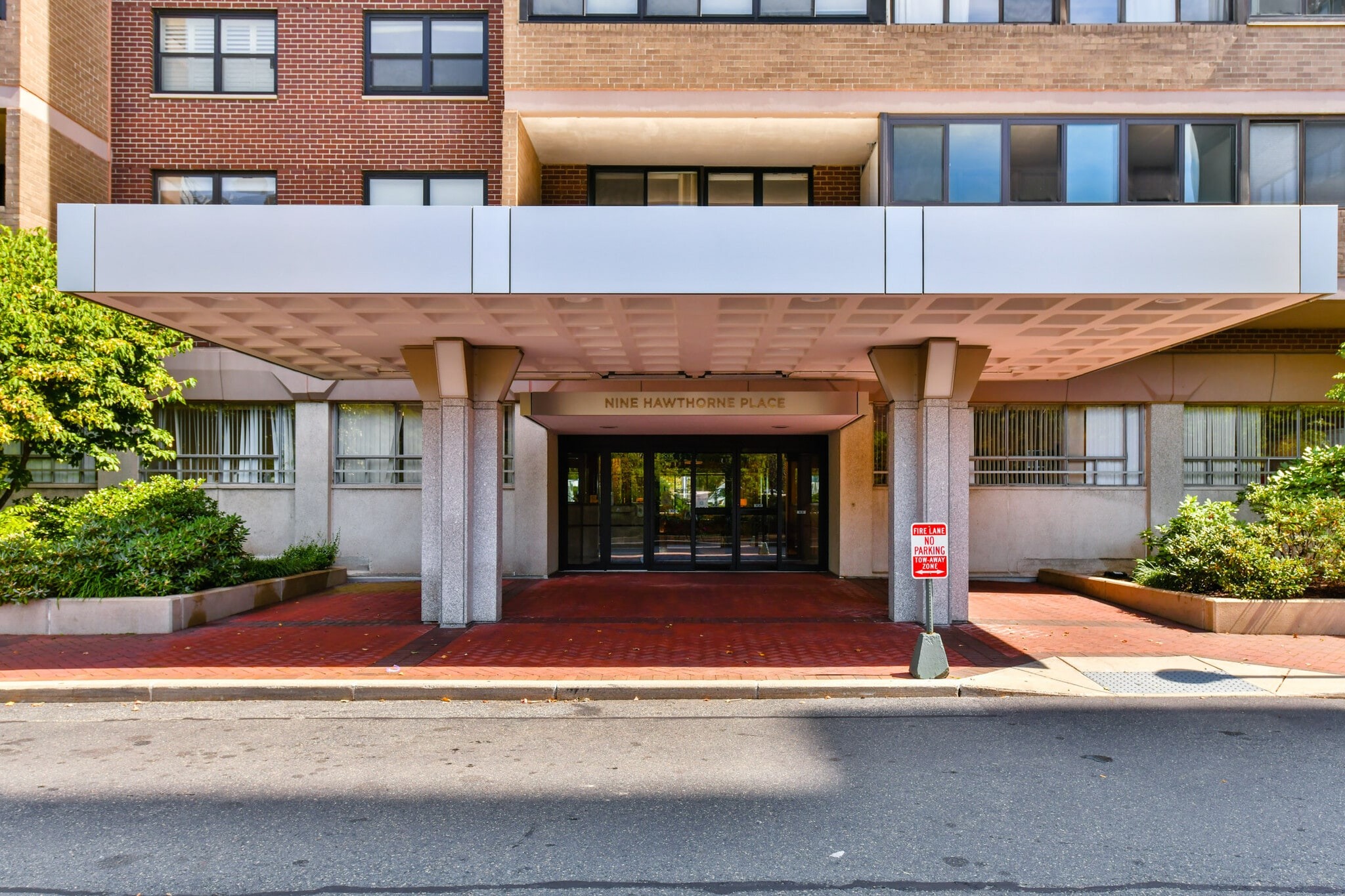 Building Photo - 9 Hawthorne Pl