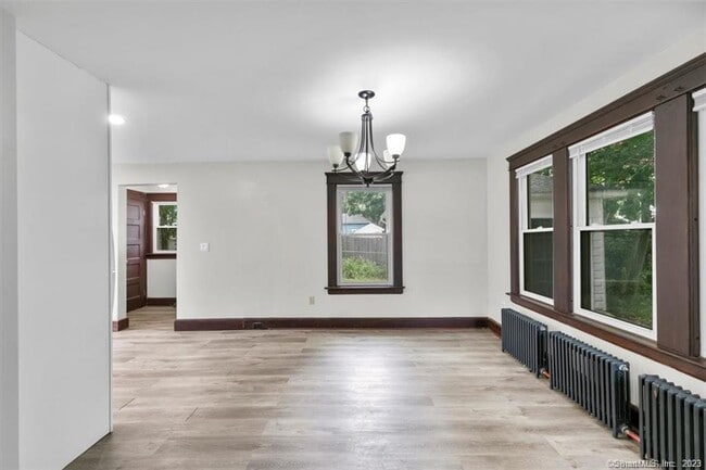 Building Photo - 44 Culver St