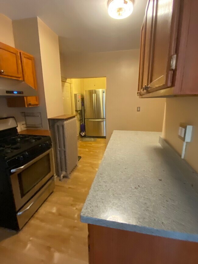 Enjoy a French door refrigerator, and ample prep space to cook - 3452 Nicollet Ave