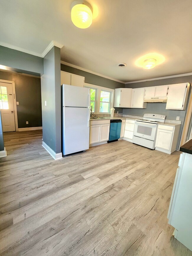 dining room - 321 Stonewall Ave S