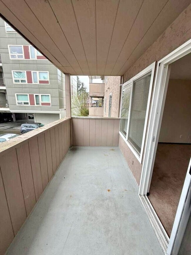 Building Photo - 18524 TM JD GISZ LLC
