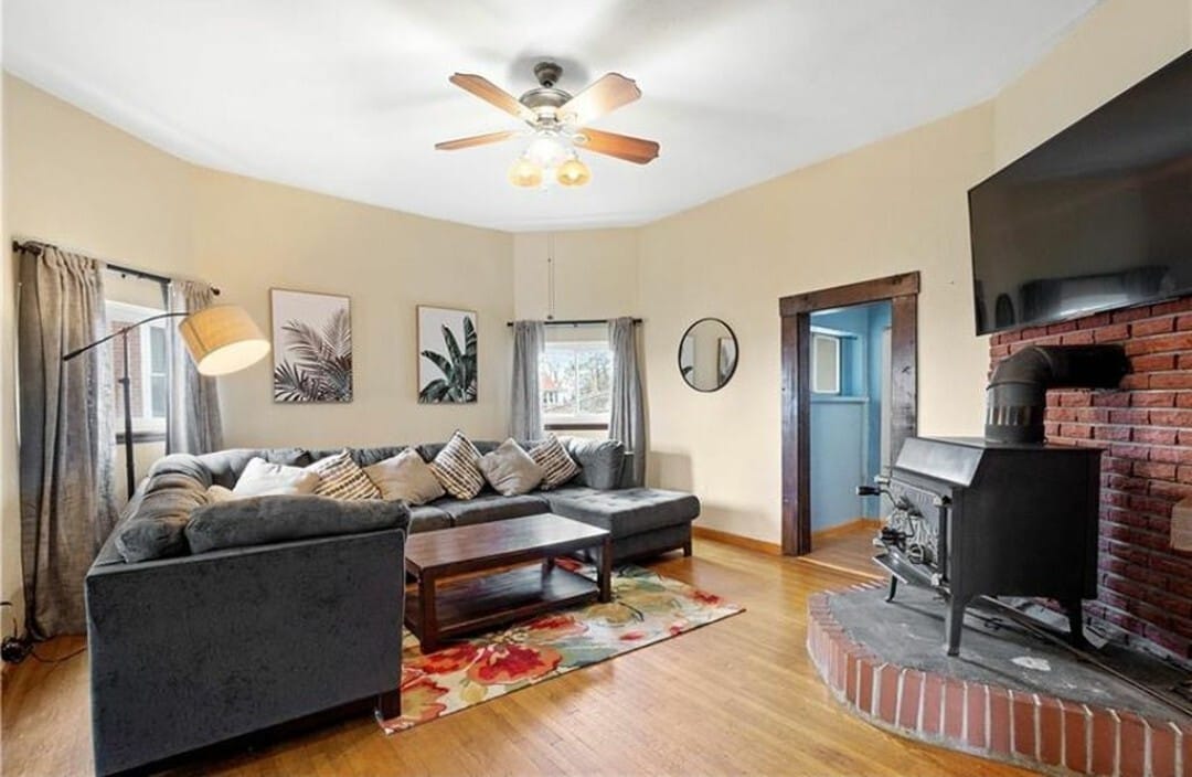 Building Photo - 310 Marsonia St