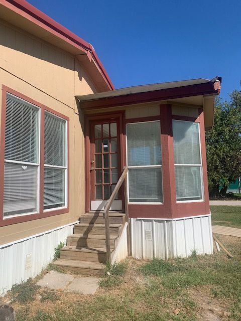 Building Photo - 305 Saturn Dr