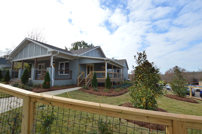 Building Photo - Retreat at Montevallo