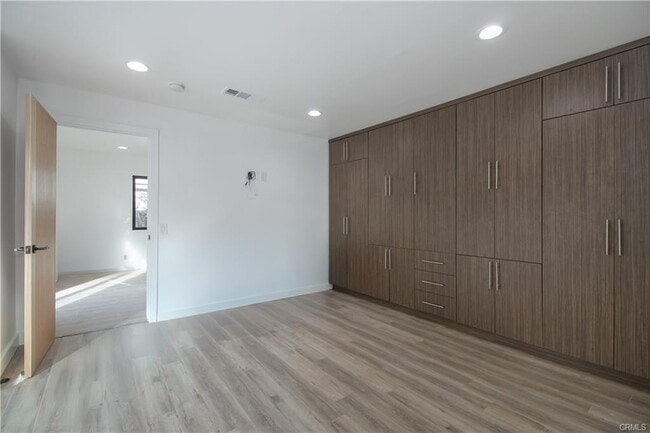 Building Photo - 8143 Hazeltine Ave