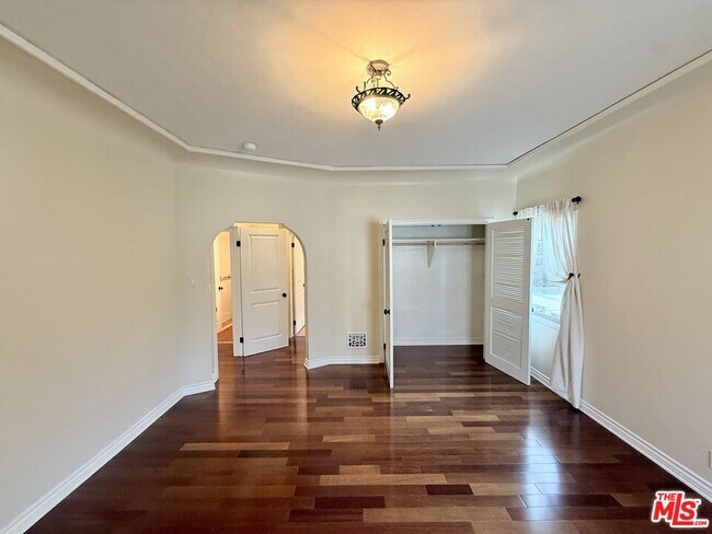 Building Photo - 1227 Ridgeley Dr